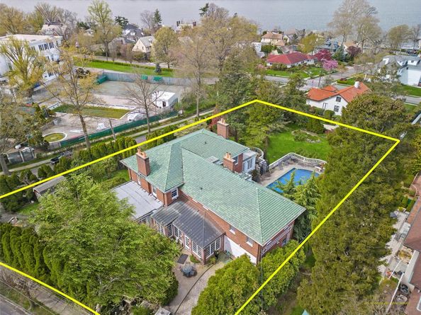 127 #1 Beverly Road, Douglaston NY 11363