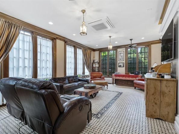 127 #1 Beverly Road, Douglaston NY 11363