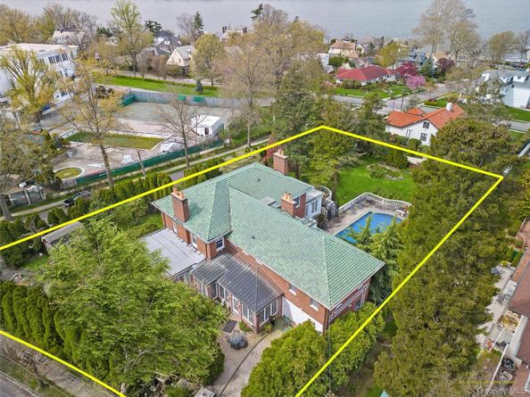 127 #1 Beverly Road, Douglaston NY 11363