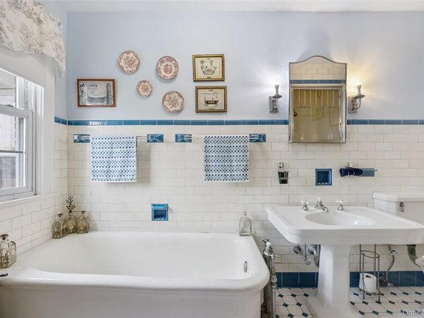 127 #1 Beverly Road, Douglaston NY 11363