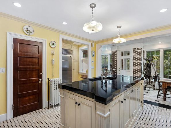 127 #1 Beverly Road, Douglaston NY 11363