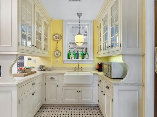 127 #1 Beverly Road, Douglaston NY 11363
