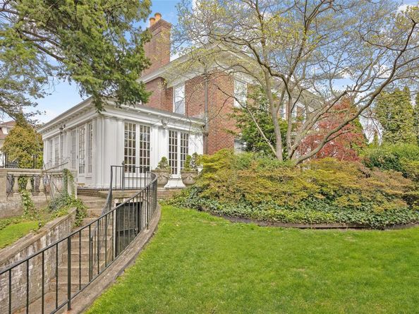 127 #1 Beverly Road, Douglaston NY 11363