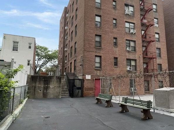 745 E 231 Street 1F, Bronx NY 10466