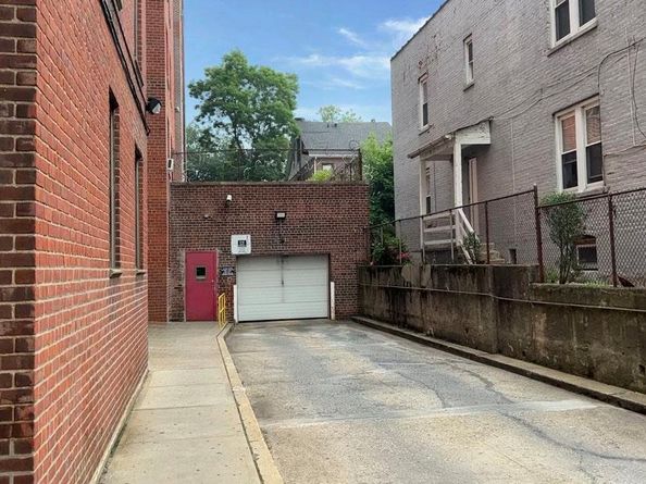 745 E 231 Street 1F, Bronx NY 10466