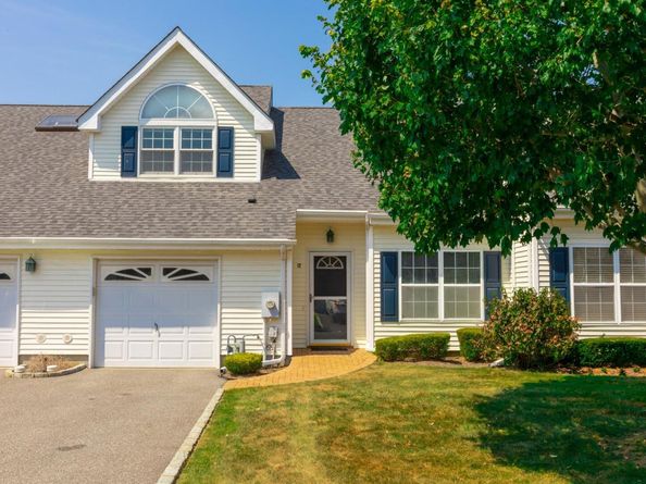 12 Joyces Way, Bay Shore NY 11706