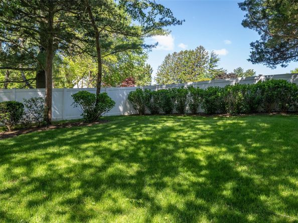 1 Anvil Court, Dix Hills NY 11746