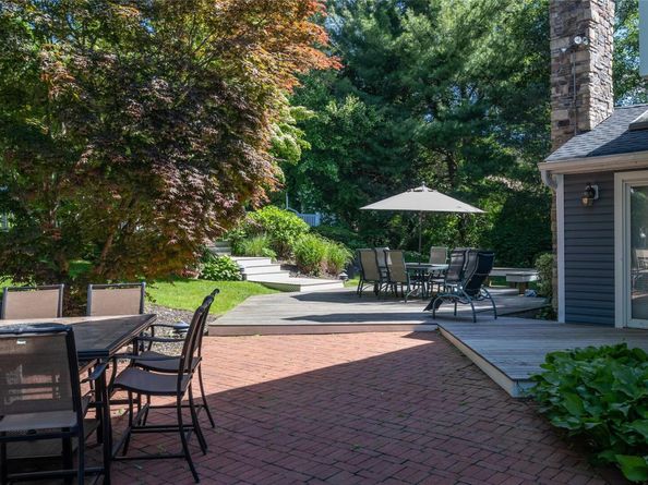 1 Anvil Court, Dix Hills NY 11746