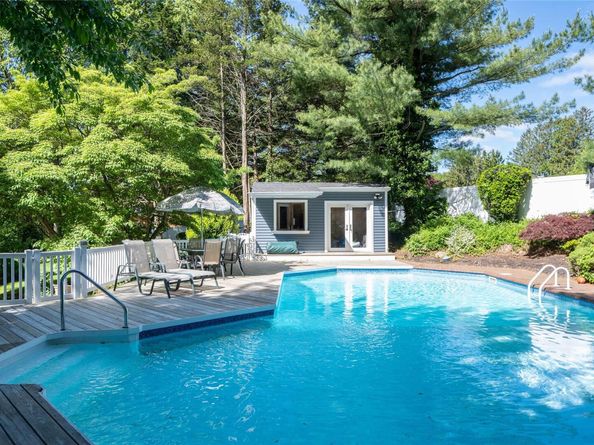 1 Anvil Court, Dix Hills NY 11746