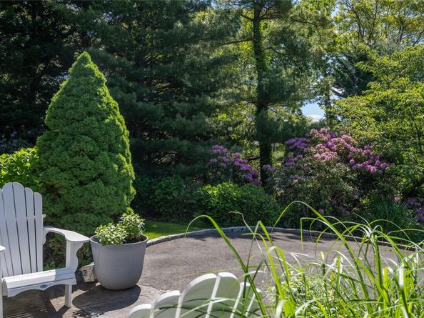 1 Anvil Court, Dix Hills NY 11746