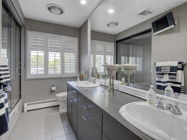 1 Anvil Court, Dix Hills NY 11746
