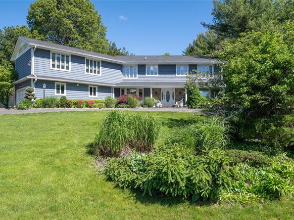 1 Anvil Court, Dix Hills NY 11746