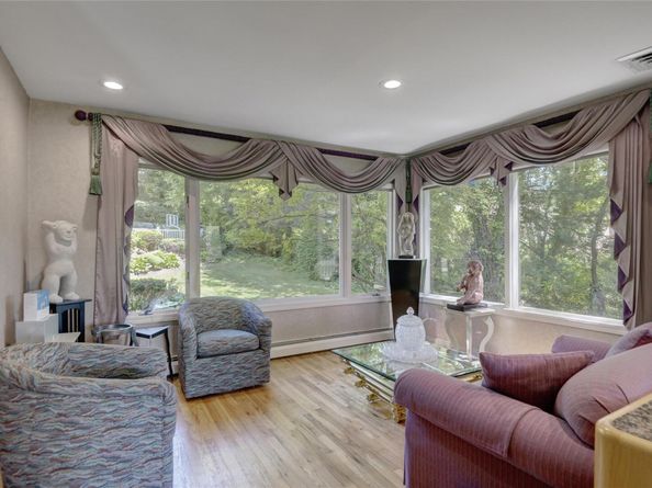 1 Anvil Court, Dix Hills NY 11746