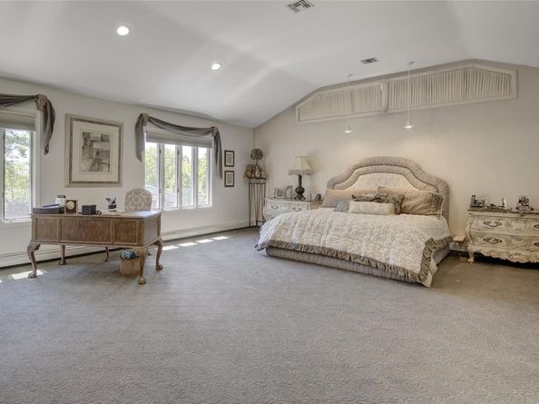 1 Anvil Court, Dix Hills NY 11746