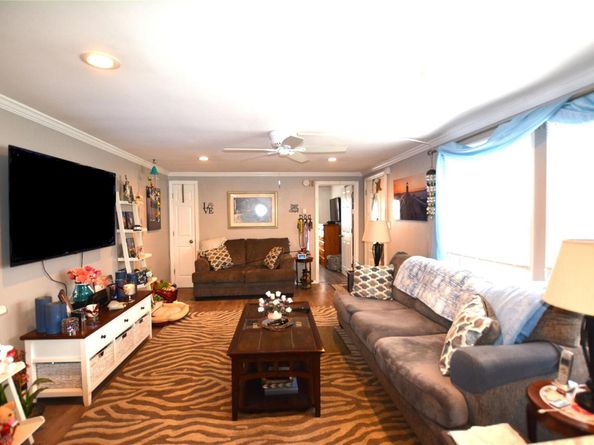 77 Village Circle W, Manorville NY 11949