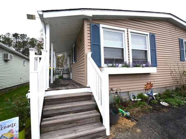 77 Village Circle W, Manorville NY 11949