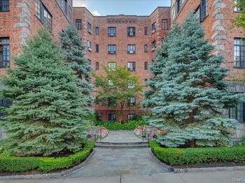 45 Pondfield Road W