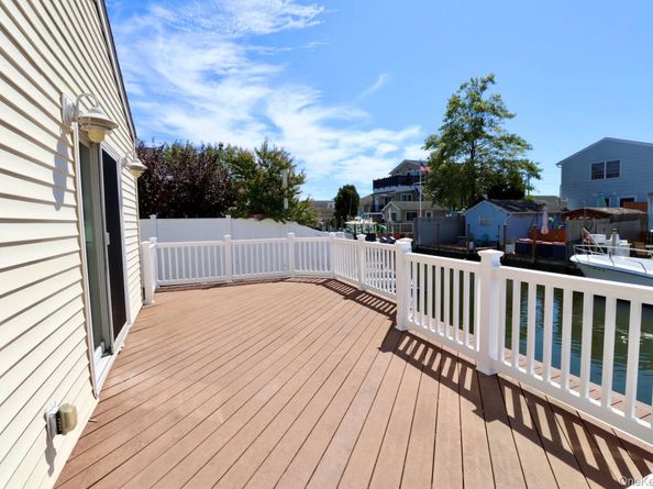 803 S Fifth Street, Lindenhurst NY 11757