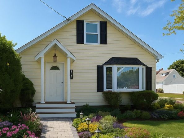 803 S Fifth Street, Lindenhurst NY 11757