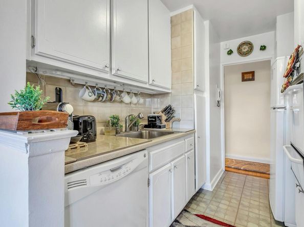 6636 Yellowstone Boulevard 6E, Forest Hills NY 11375