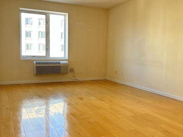 112-02 Northern Boulevard 3E, Corona NY 11368