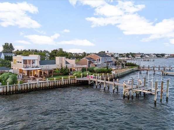 45 Shore Drive S, Copiague NY 11726