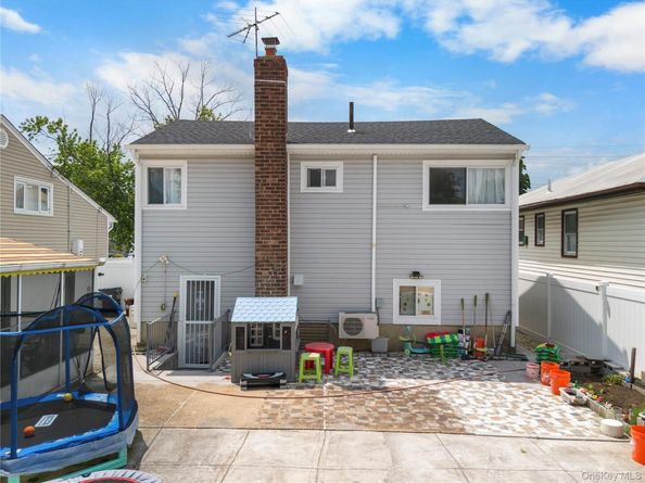 7-11 123, College Point NY 11356