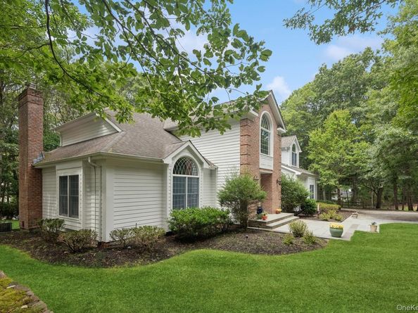 7 Highwood Road, Setauket NY 11733