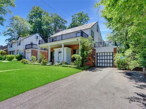 8 Plymouth Road, Great Neck NY 11023