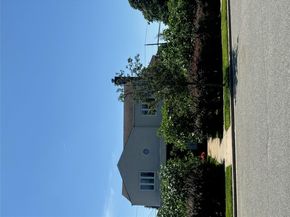 382 Hillside Drive S, New Hyde Park NY 11040