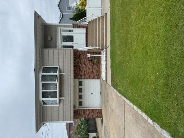 14 Edwards Place, Valley Stream NY 11580