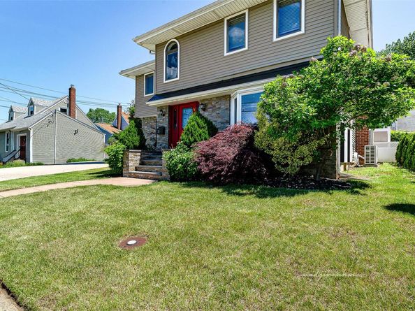 3 Grant Avenue, Albertson NY 11507