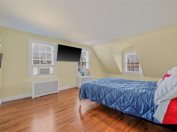 16 Felton Avenue, Valley Stream NY 11580