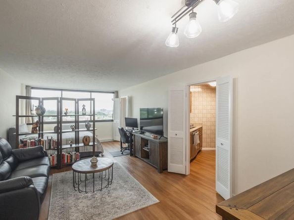 2 Bay Club Drive 14R, Bayside NY 11360