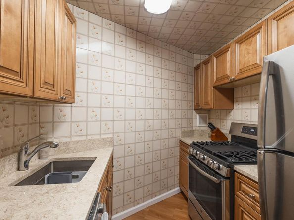 2 Bay Club Drive 14R, Bayside NY 11360