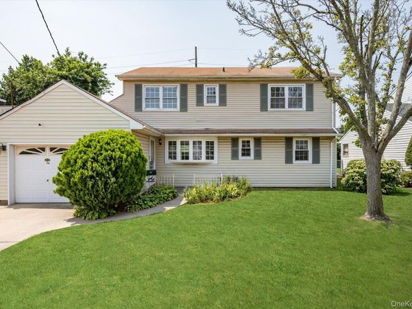 202 Gibson Boulevard, Valley Stream NY 11581