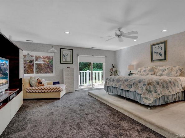 52 Boathouse Lane, Bay Shore NY 11706