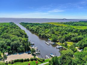 52 Boathouse Lane, Bay Shore NY 11706