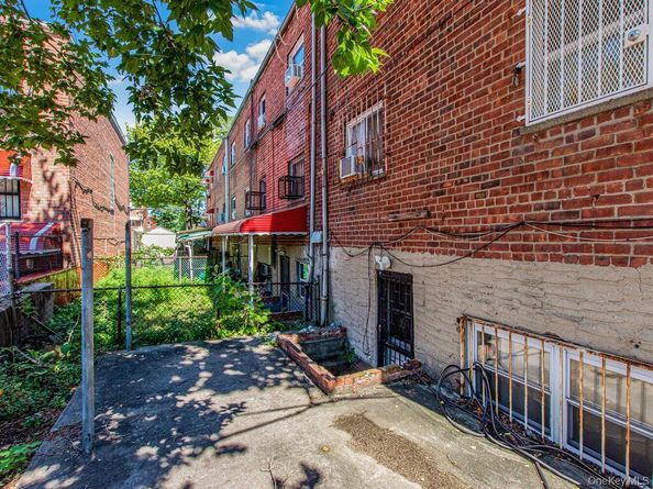 3863 Laconia Avenue, Bronx NY 10469
