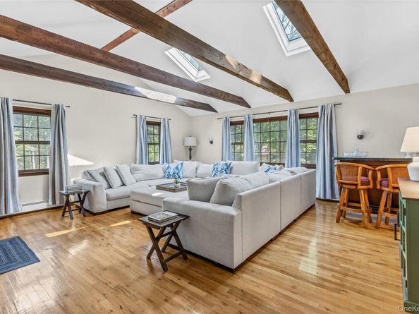 10 Woodfield Avenue, Northport NY 11768