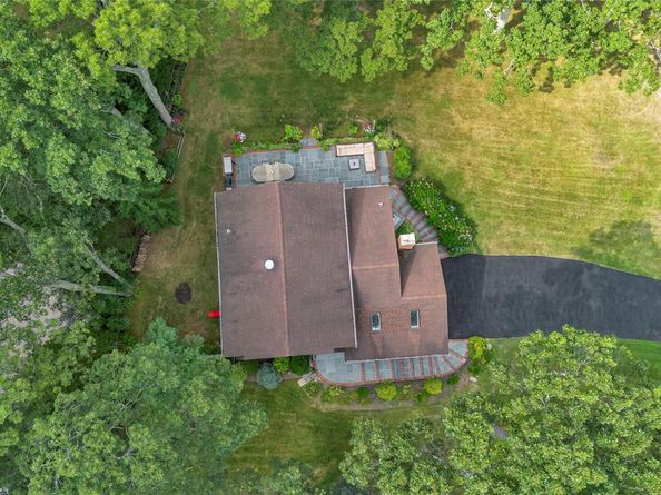10 Woodfield Avenue, Northport NY 11768