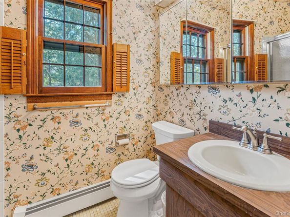 10 Woodfield Avenue, Northport NY 11768