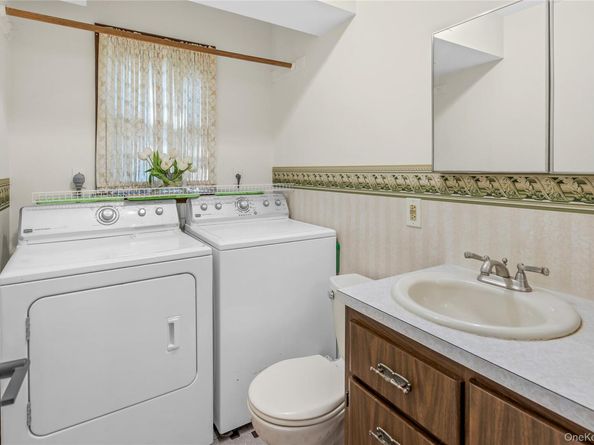 10 Woodfield Avenue, Northport NY 11768
