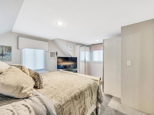 32 Albert Street, Hicksville NY 11801