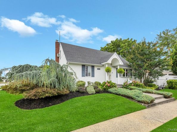 32 Albert Street, Hicksville NY 11801