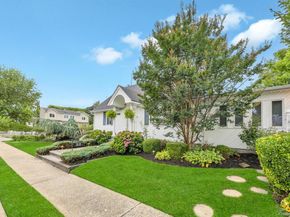 32 Albert Street, Hicksville NY 11801