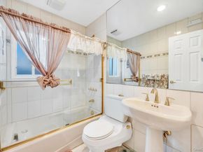 32 Albert Street, Hicksville NY 11801