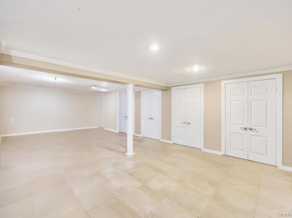 32 Albert Street, Hicksville NY 11801
