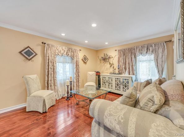 32 Albert Street, Hicksville NY 11801