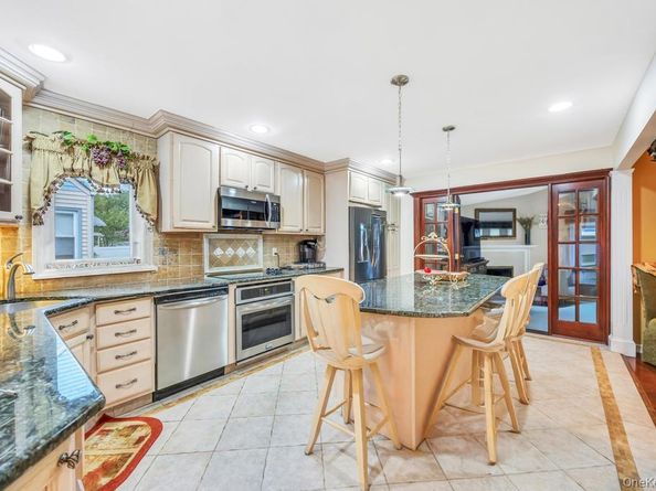 32 Albert Street, Hicksville NY 11801